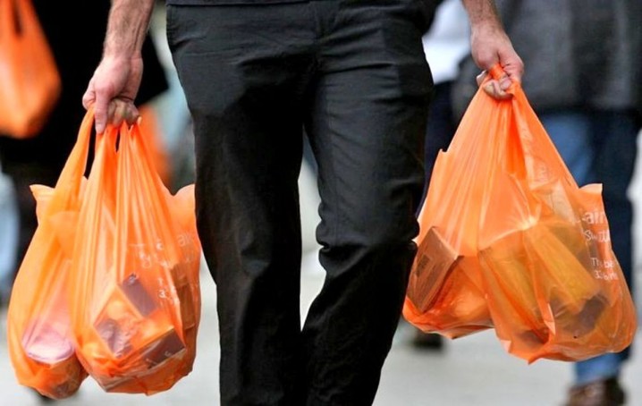 ممنوعیت عرضه کیسه پلاستیک رایگان در فروشگاه‌ های زنجیره‌ای