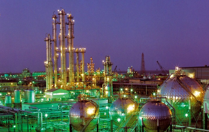 نمایندگان مجلس،مانع از ایجاد سازوکار جدید برای تعیین قیمت خوراک پتروشیمی‌ها شدند.