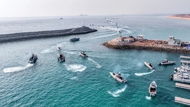 بسته شدن چند ساعته تنگه هرمز، نفت را گران کرد