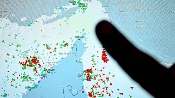 مجلس به دنبال تصویب قانون دریافت عوارض از تنگهٔ هرمز