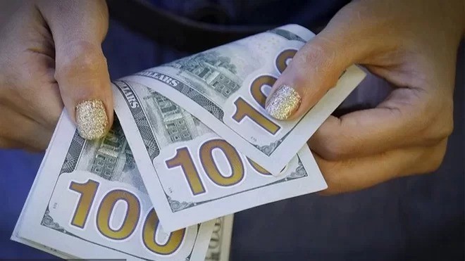 چرا قیمت دلار در بازار عقب‌نشینی کرد؟