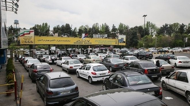 دلیل صف‌های طولانی در برخی جایگاه‌های بنزین تهران