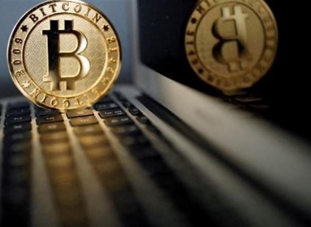 بیت‌کوین برای اولین بار از مرز ۱۲۱ هزار دلار عبور کرد