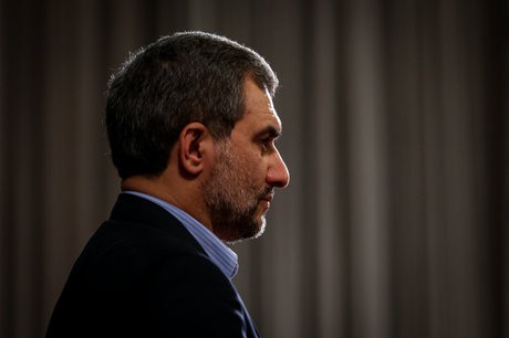 تشنه قدرت نمی‌تواند شیفته خدمت باشد