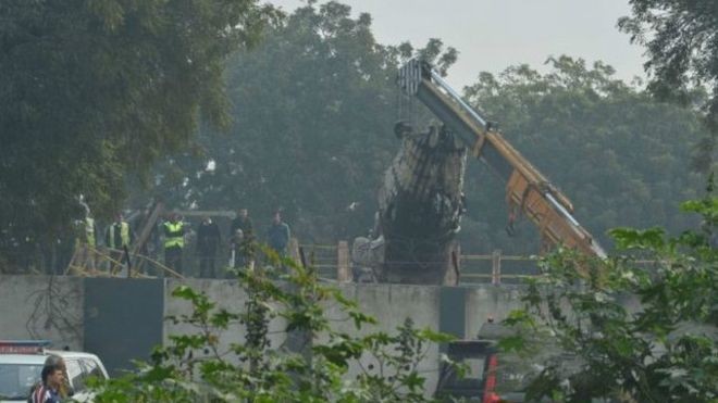 ۱۰ کشته در پی سقوط هواپیما در دهلی نو