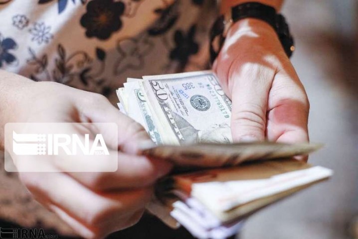 قیمت‌ها در بازار ارز به دلیل افزایش عرضه دلار به‌زودی کاهش می‌یابد
