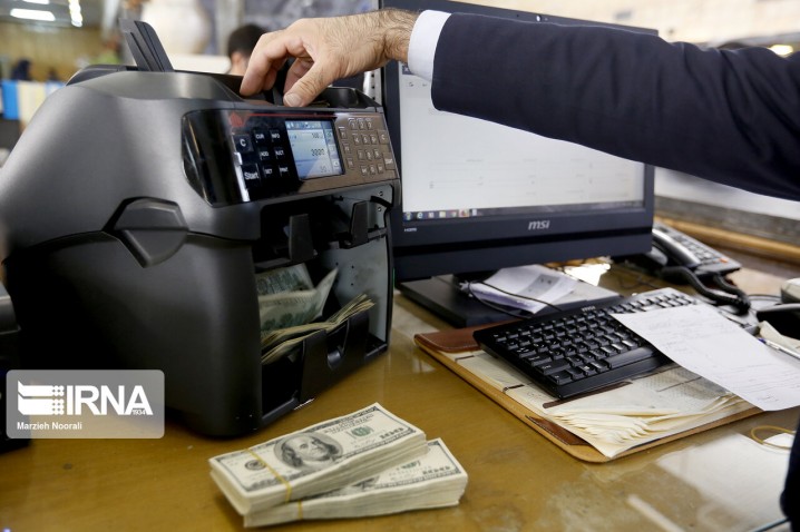 درآمدهای ارزی کشور در بهار امسال ۴ میلیارد دلار افزایش یافت