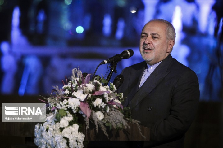 ظریف: کشورهای منطقه همسایگانشان را فدای آمریکا نکنند