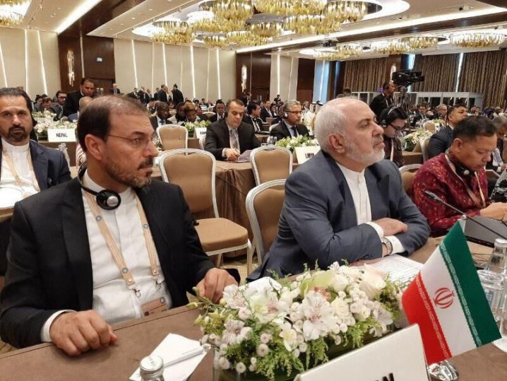 ظریف: اعتیاد آمریکا به تحریم روابط اقتصادی جهان را تضعیف می‌کند