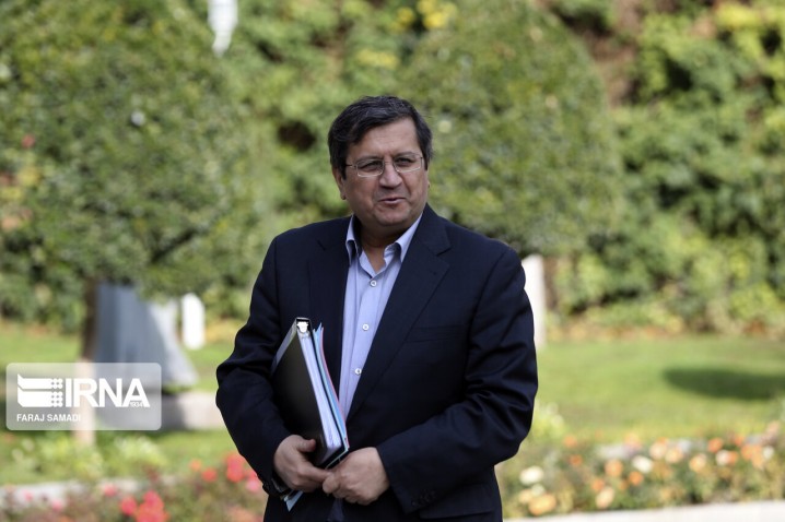 تناقض‌های بی‌پایان همتی؛ بالاخره فروش اوراق مانع چاپ پول می‌شود یا خیر؟