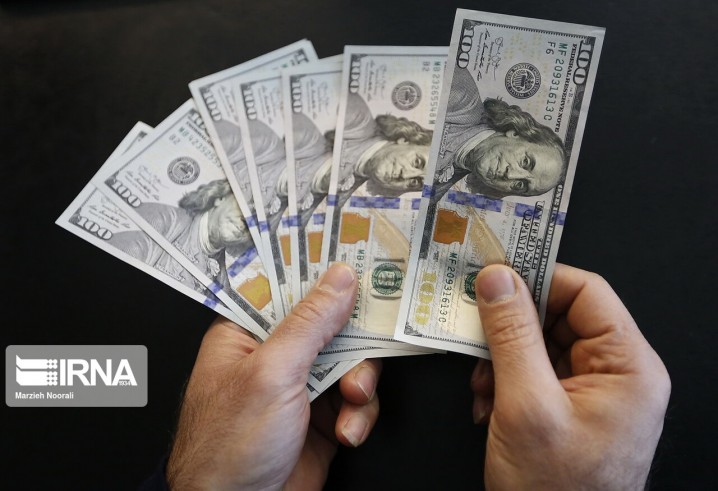 تورم و تراز تجاری منفی حاصل سیاست‌های ارزچند نرخی در نیم قرن گذشته است