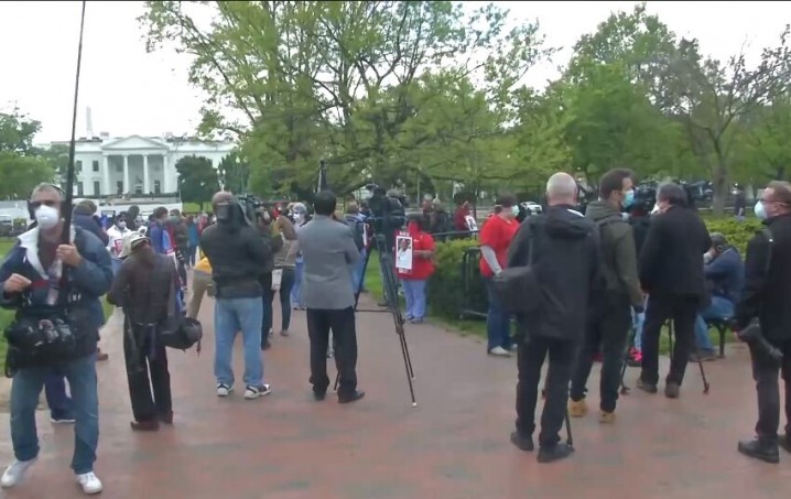 پرستاران آمریکایی در برابر کاخ سفید تجمع کردند