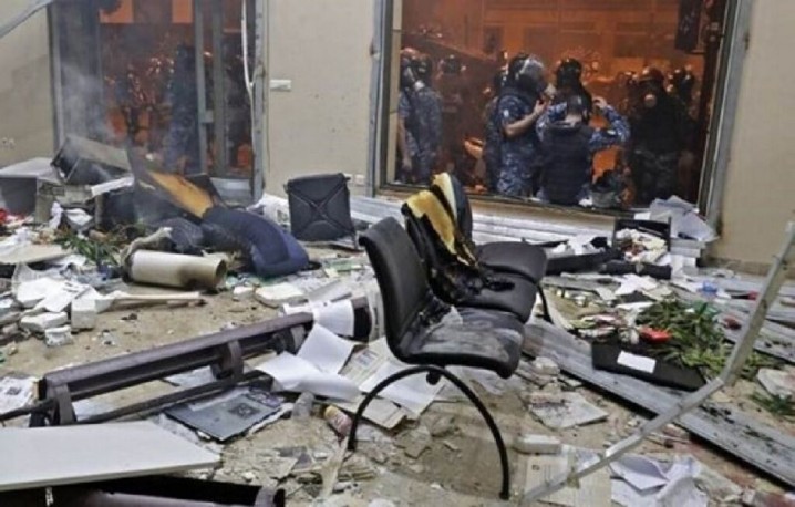 وزیر صنعت لبنان: پشت پرده حمله به وزارتخانه‌ها از بین بردن اسناد فساد است