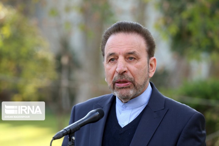 واعظی: برخی مسئولان بنای ناسازگاری با تصمیمات ملی در حوزه کرونا دارند