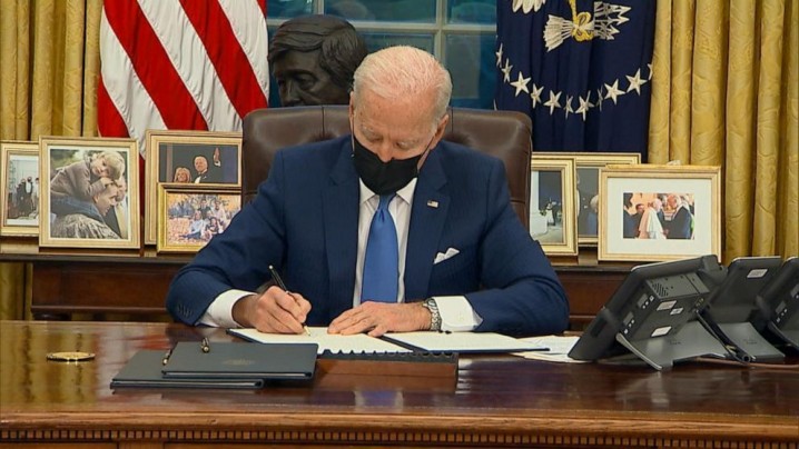 ادامه دار بودن تحریم های بایدن علیه روسیه