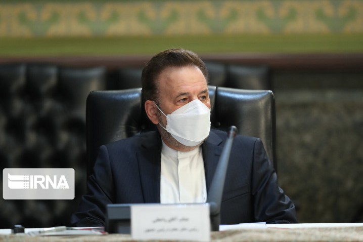 واعظی: نامزدها برای کسب رای حرفهای دولت را تکرار میکنند