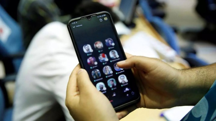 بی دعوت به کلاب هاوس بروید