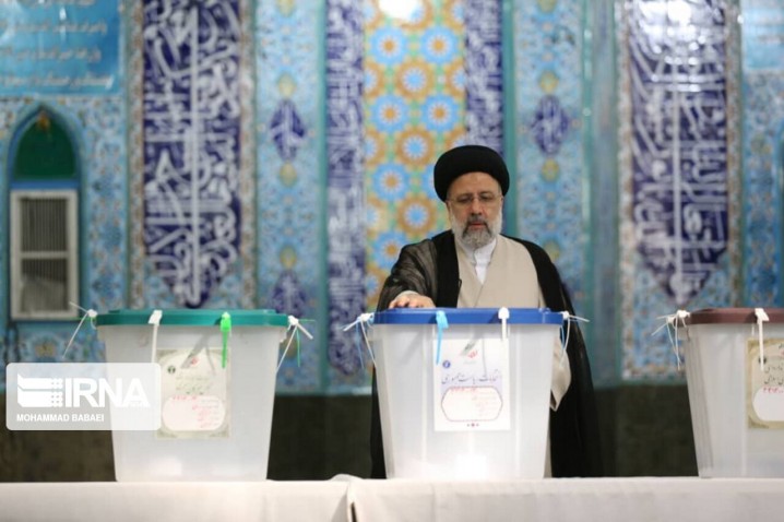 رمزگشایی از چرایی حضور رئیسی در انتخابات ۱۴۰۰ و جایگاه رقبای وی در میان مردم