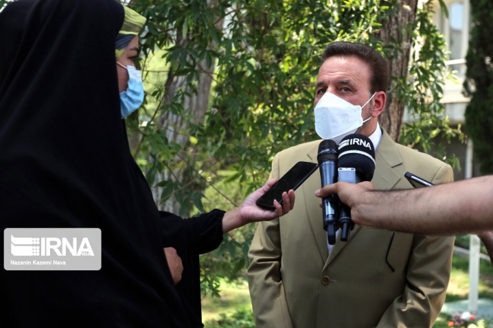 واعظی: استخراج رمزارز ممنوع و خلاف است