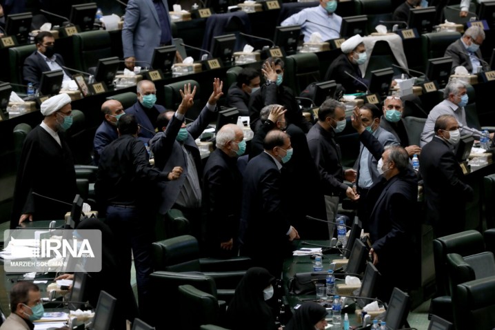 پیام رای بالای مجلس به کابینه ایستادگی مقابل تحریم‌ها است