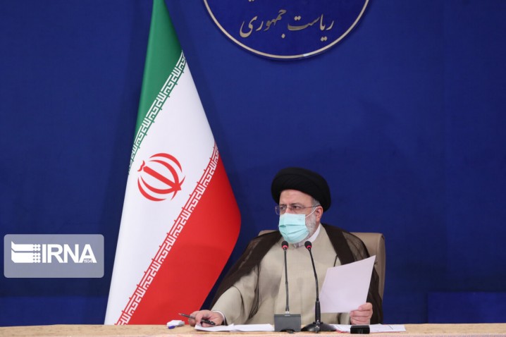 حضور رییس‌جمهور در تجمع خانواده بیماران SMA در مقابل خانه ملت