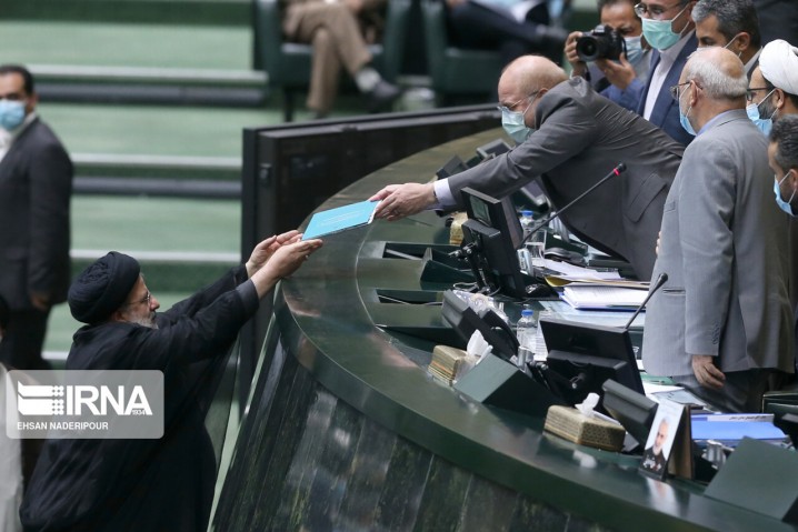 عدالت محوری و تحولات اقتصادی چشم انداز لایحه بودجه ۱۴۰۱ است