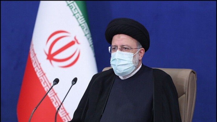 آیت الله رییسی: مشکل فرودگاه قم در کوتاه مدت حل خواهد شد