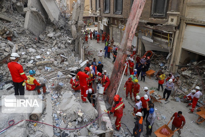 هفتمین روز حادثه متروپل / عزای عمومی در کشور و تکذیب شایعه خارج کردن فردی زنده از زیرآوار