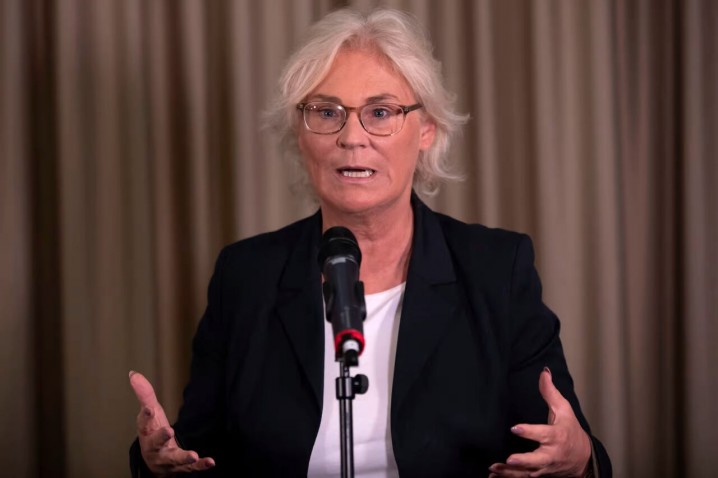 وزیر دفاع آلمان: اوکراین از امنیت اروپا دفاع می‌کند