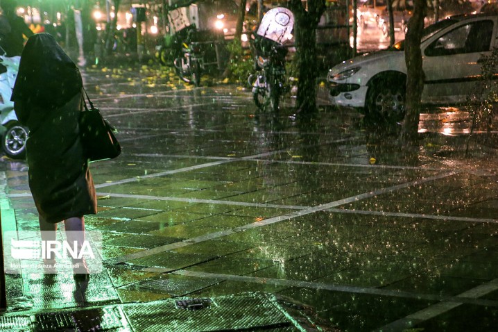 آغاز بارش‌ها از امشب در نوار غربی کشور/ کاهش آلاینده‌های جوی در پایتخت