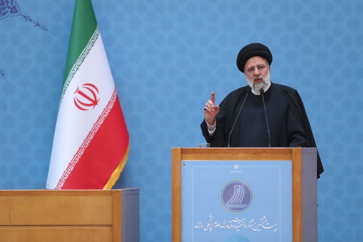 تعداد زیادی از نخبگان در دستگاههای اجرایی جذب شدند /تاکید بر حفظ مرجعیت علمی کشور