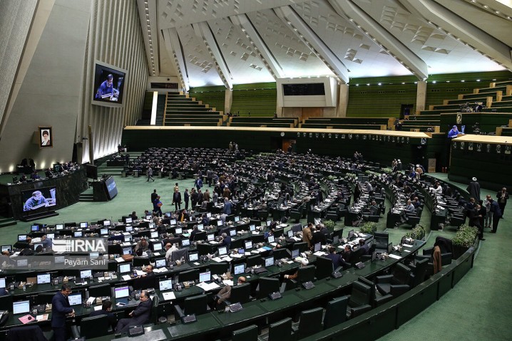 روز دوم بررسی بودجه در مجلس؛از معافیت‌های مالیاتی تا اخذ مالیات از لوکس‌سواران