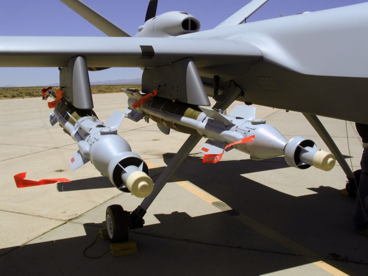 بلومبرگ: آمریکا بمب های هدایت شونده در اختیار اوکراین قرار می دهد