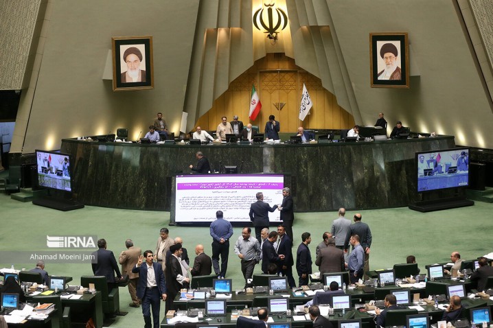 روز پنجم بررسی لایحه بودجه در مجلس؛ خانه‌های لوکس بالاخره مشمول مالیات شد