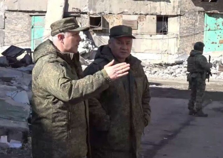 دیدار کم سابقه وزیر دفاع روسیه از نیروهای نظامی در اوکراین