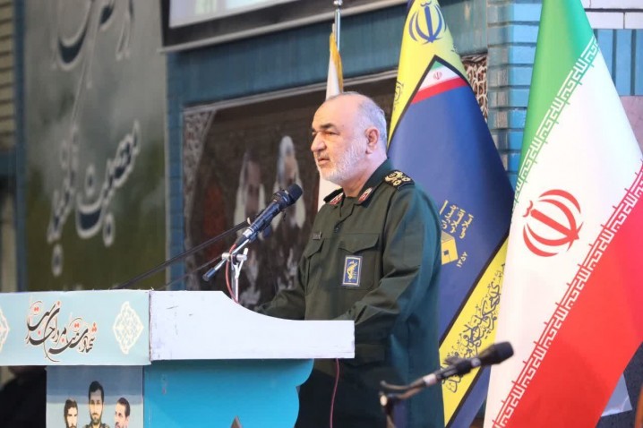 سردار سلامی: تحریم‌های ایران هر کشور دیگری را متلاشی می‌کرد