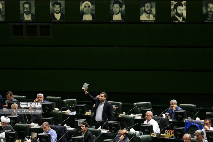 نایب رئیس مجلس: نمی توانیم سفره مردم را معطل حمایت از تولید کنیم