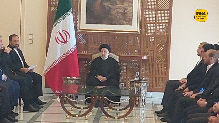 دیدار آیت الله رئیسی با جمعی از  فرماندهان مقاومت فلسطین در سوریه