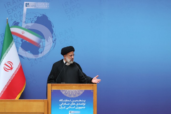 رکورد ۴۰ ساله با بیش از ۵۰ میلیارد دلار صادرات شکسته شد/ فعالشدن دفاتر بازرگانی