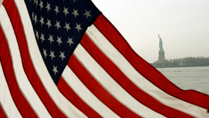 نظرسنجی گالوپ: هویت آمریکایی چندان افتخاری برای دموکرات ها و جوانان ندارد