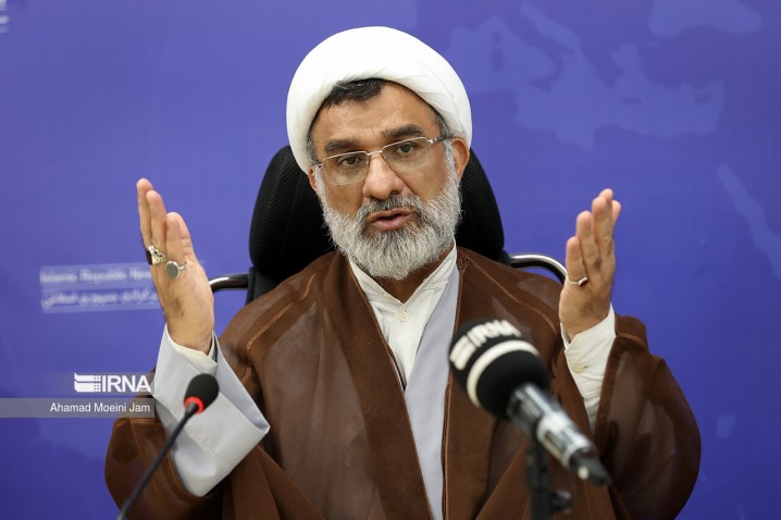 اعطای مجوز به سریال‌ها نباید سلیقه‌ای باشد/برخی تولیدات به بنیان خانواده آسیب می‌زنند