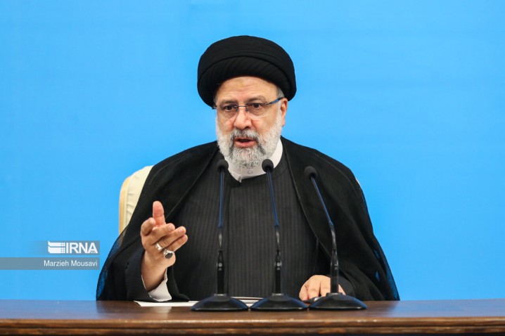 زندگی مردم را به اراده اروپا و آمریکا وصل نمی‌کنیم/ مسئولان برای حل مشکلات در میدان باشند