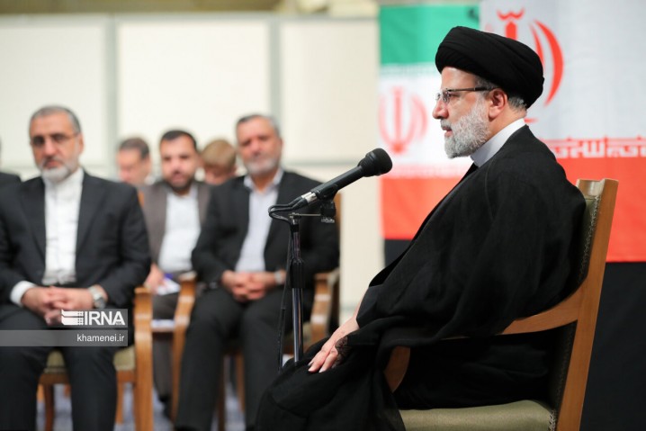 گزارش رئیسی به رهبری: دولت بیوقفه و بیحاشیه بر رفع مشکلات تمرکز کرده است