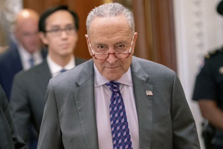 رهبر دموکرات‌های سنا : کناره‌گیری بایدن از انتخابات برای آمریکا و حزب دموکرات بهتر است