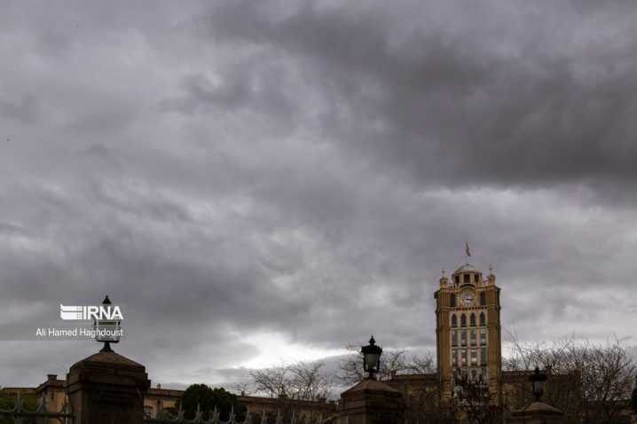 تداوم آلودگی کلانشهرها تا دو روز آینده/ نوار شمالی از امروز تا جمعه بارانی است