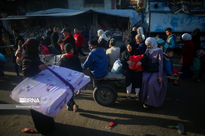 آنروا : ۳۰۰ هزار فلسطینی از رفح آواره شدند/شهادت دو پزشک در نوار غزه