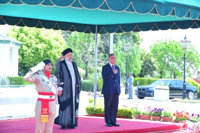 مراسم استقبال رسمی از آیت‌الله رئیسی در کاخ نخست وزیری پاکستان