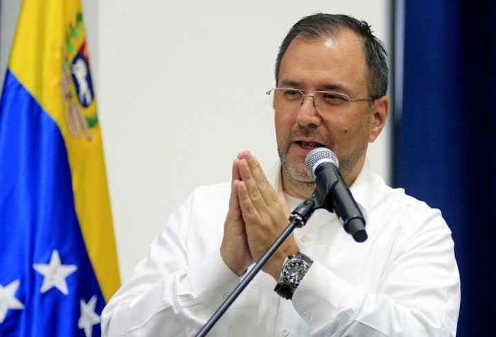 اعتراض ونزوئلا به تحریم؛ اعمال یکجانبه توسط آمریکا و لغو «فریبکارانه» توسط اتحادیه اروپا