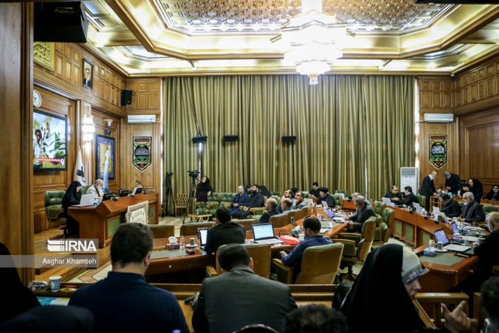 انتقاد عضو شورا از تقسیم پست در شهرداری تهران/معنای جابه‌جایی مدیران چیست؟