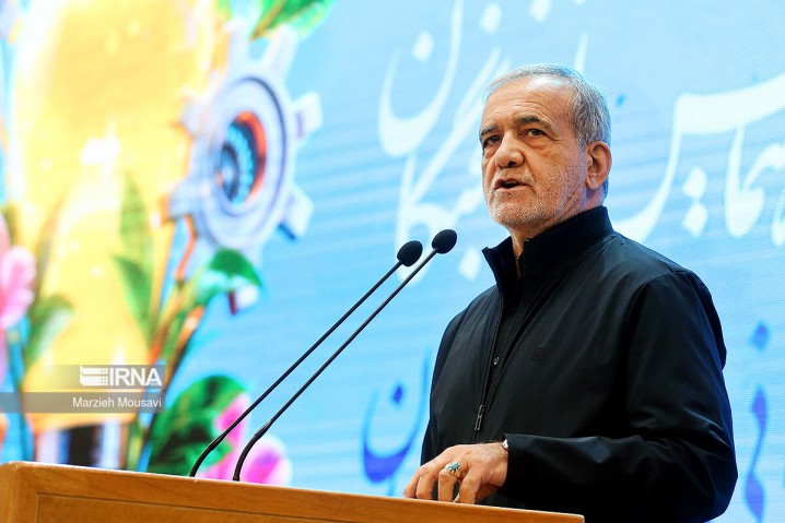 رئیس‌جمهور:حمایت ازکسانی که مشکل دارند وظیفه ما است/ اهمیت نقش کتاب در تغییر رفتار انسانها